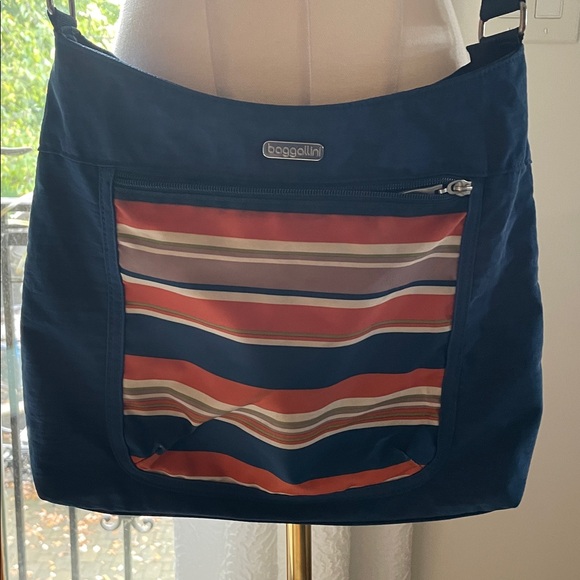 Baggallini Crossbody Travel Bag Pacific Stripe Nylon Large Size Messenger - Picture 3 of 14